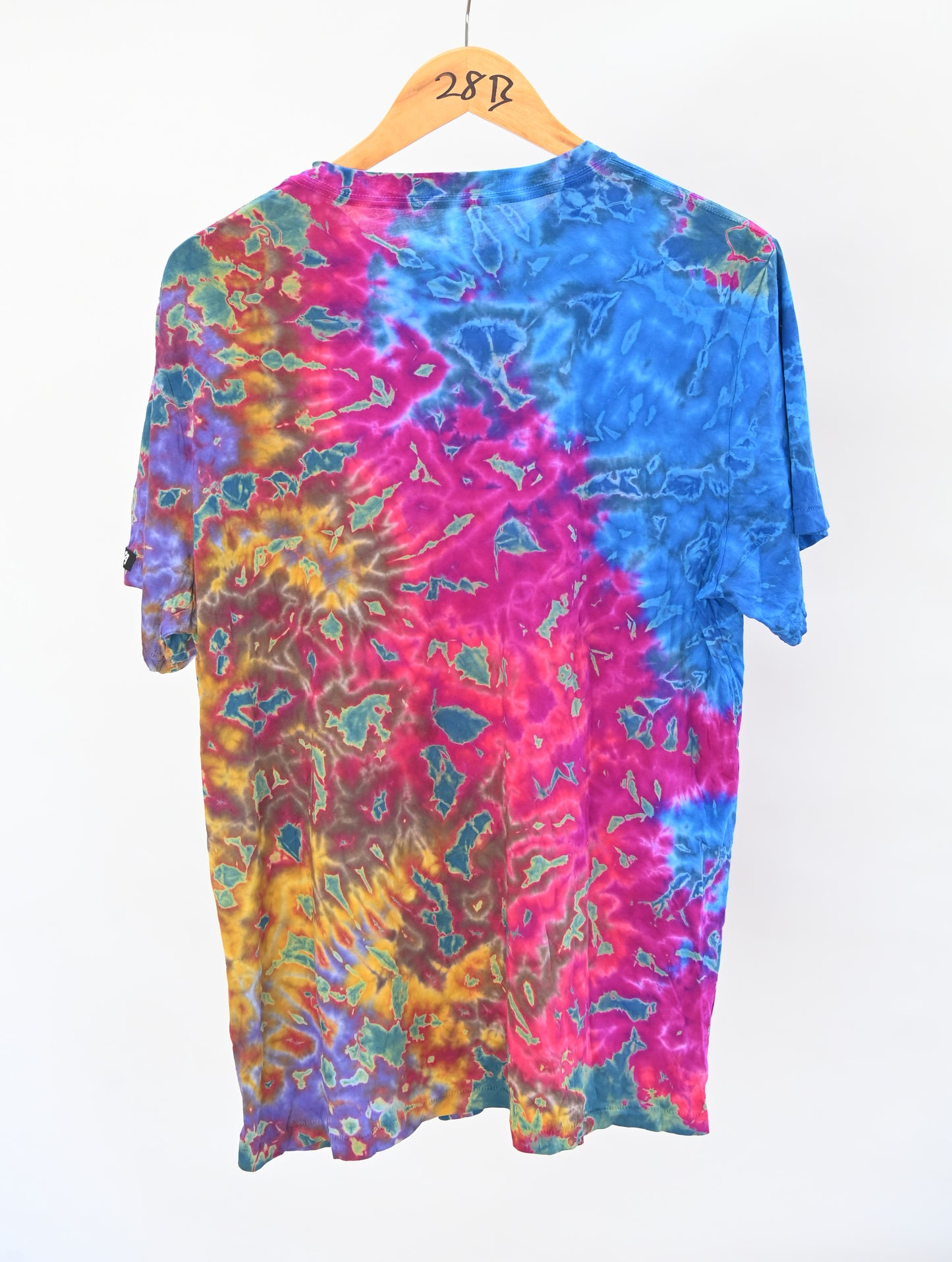 Short sleeve T-SHIRT.