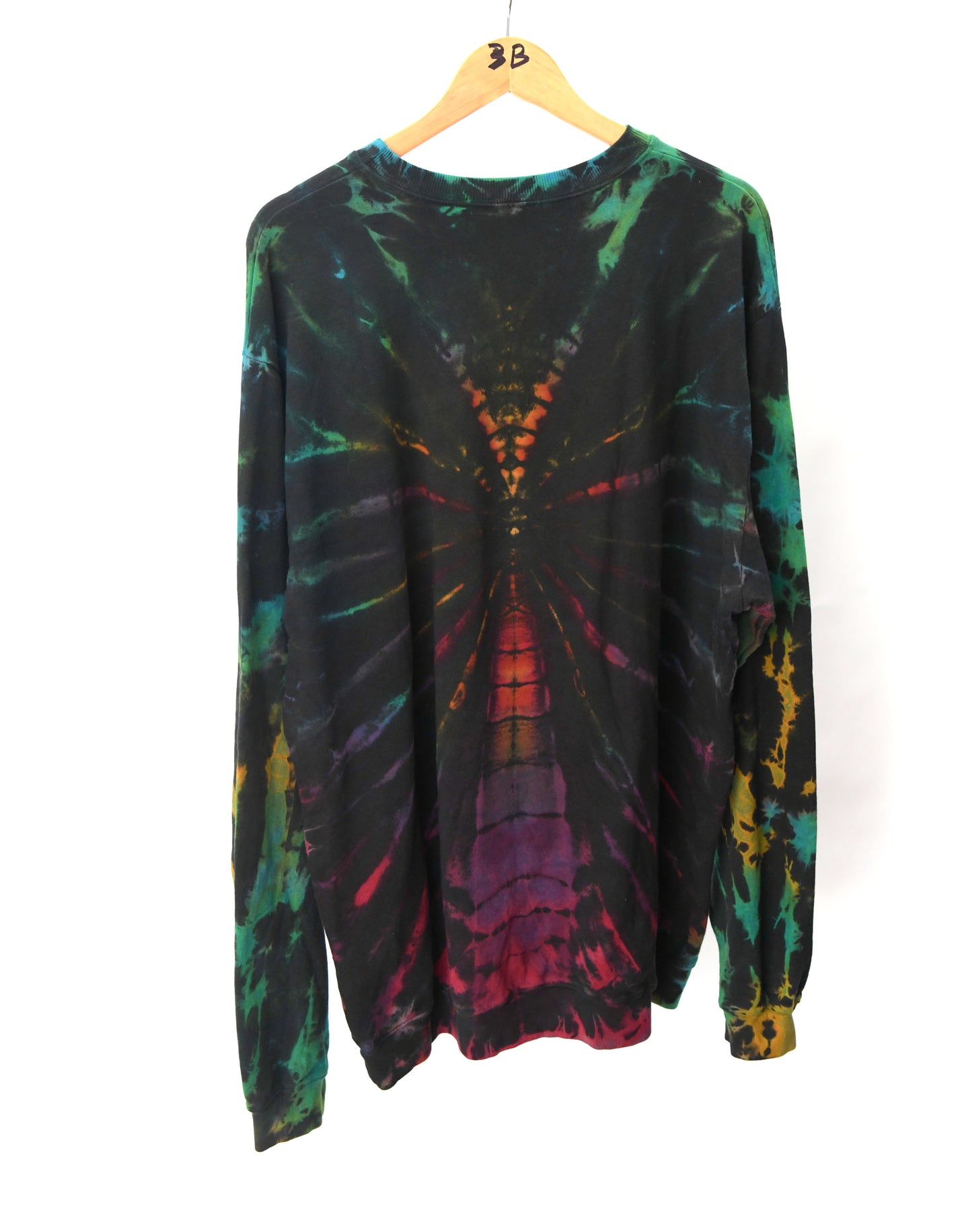 CREWNECK SWEATER .
