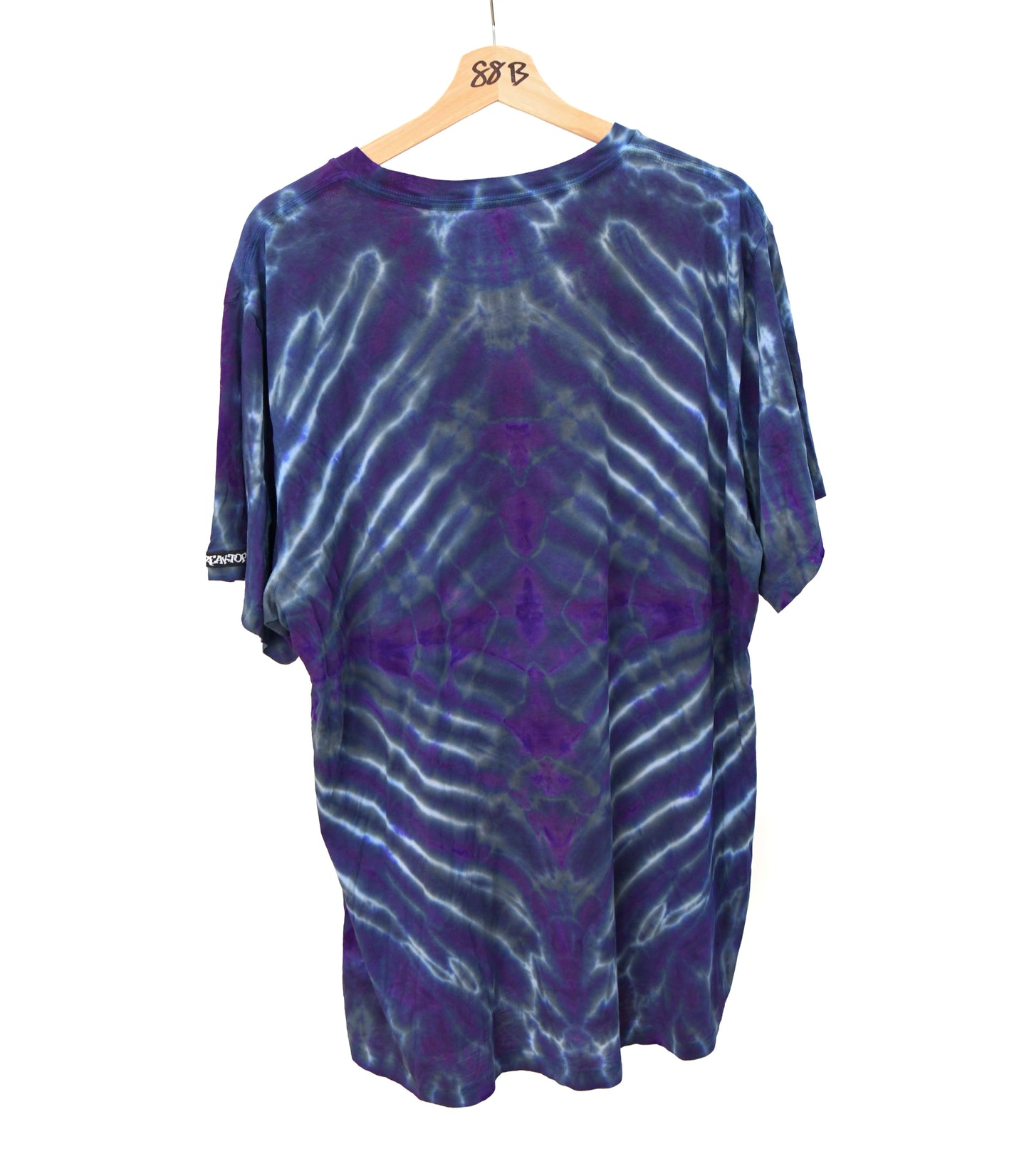 Short sleeve T-SHIRT.
