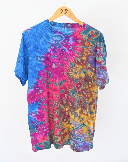 Short sleeve T-SHIRT.