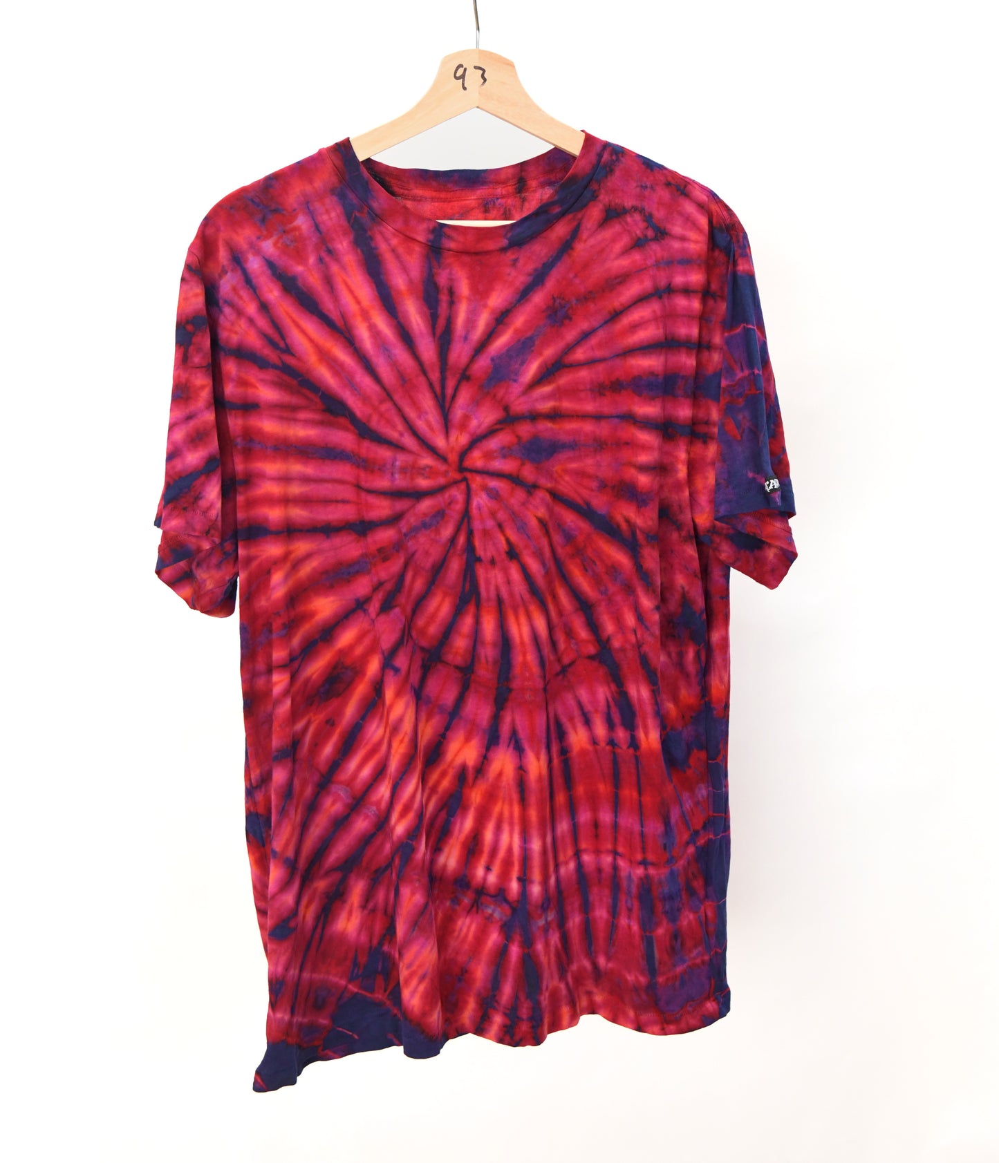 Shot sleeve T-SHIRT.