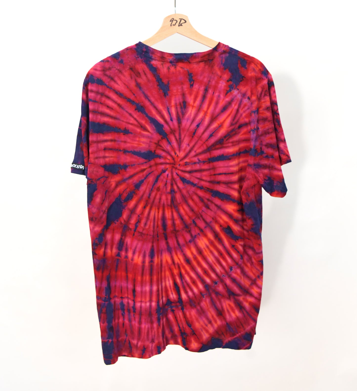 Shot sleeve T-SHIRT.